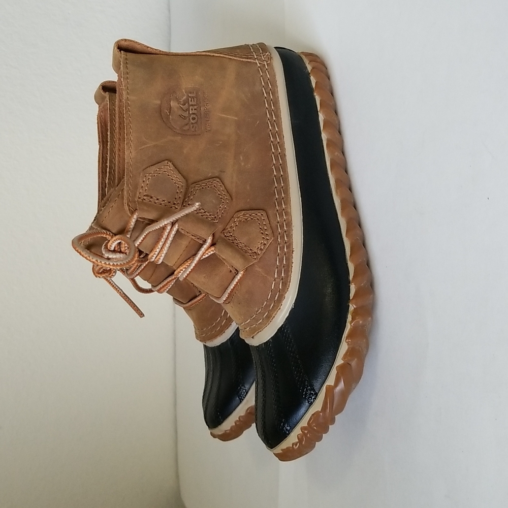 Sorel Out N About Leather Duck Boots - Size 6